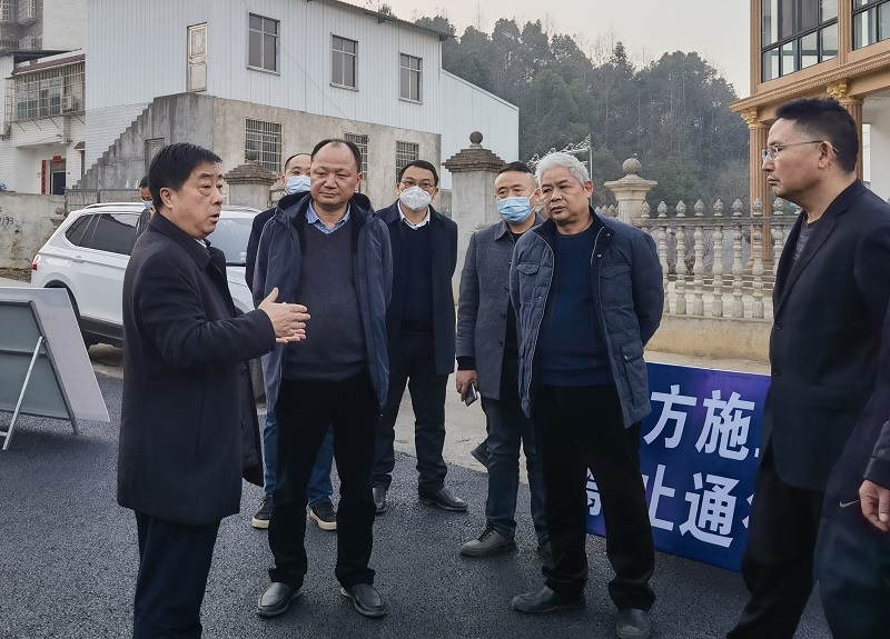 文春方、周鴻一行調(diào)研市政公司承建的“四好農(nóng)村路”項(xiàng)目